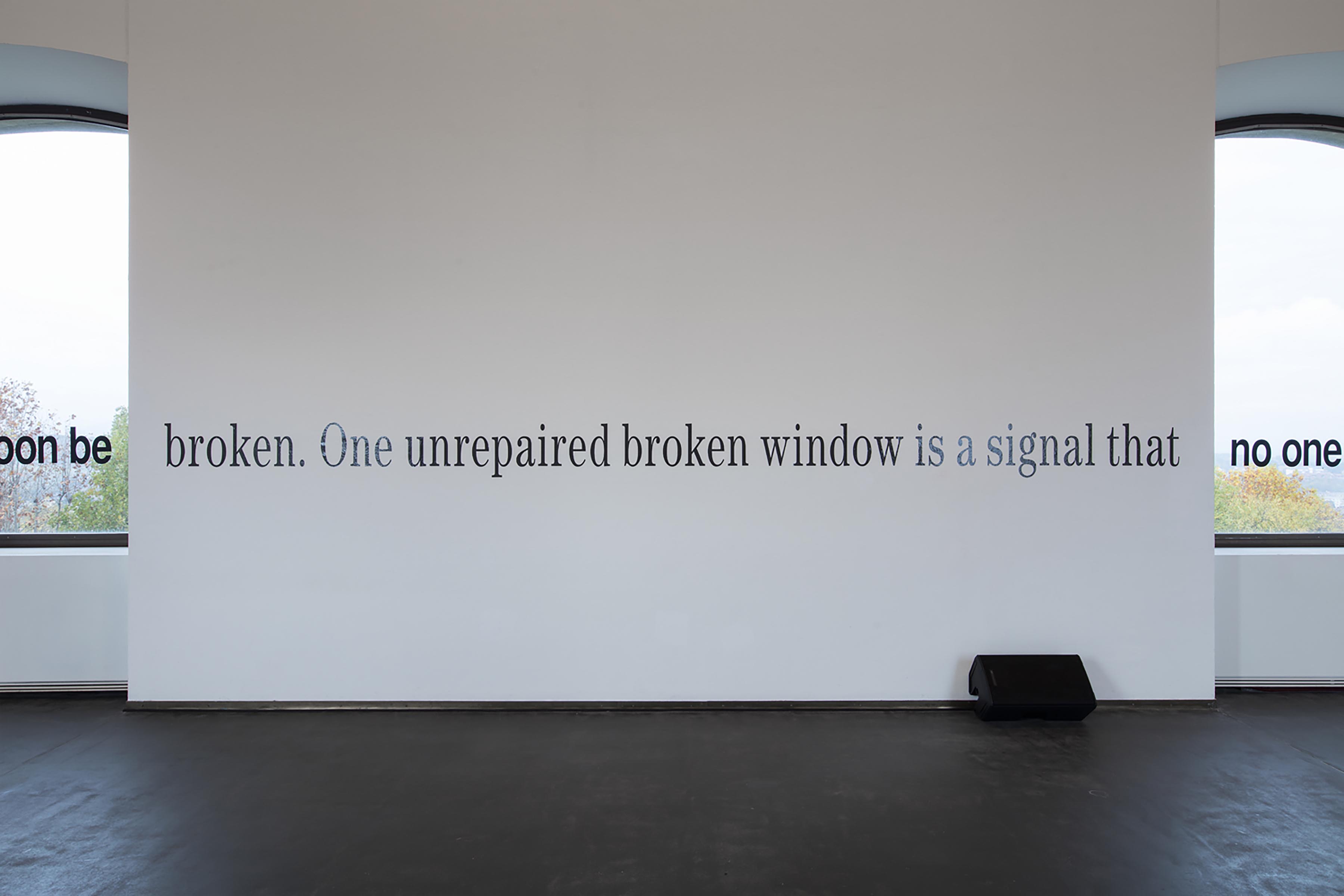 u0022Hito Steyerl. The City of Broken Windowsu0022, veduta espositiva